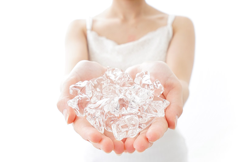 Benefits of ice: 9 ways to use ice to repair skin