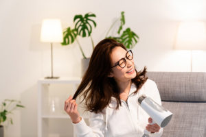 7 tips on how to use a hair dryer to maintain a beautiful shape without drying out