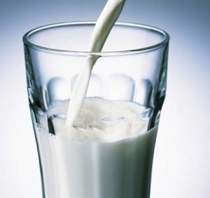 Cow's milk vs buffalo milk, which one drink to build more muscles?